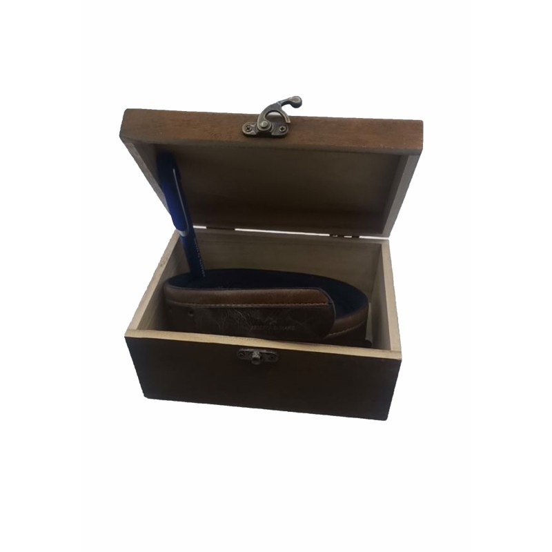 CINTURA UOMO PELLE NERA CON PENNA  IN BOX DI LEGNO ART.087/35  1 PZ